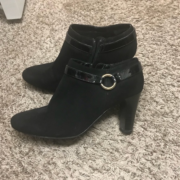 Shoes - Karen Scott black booties